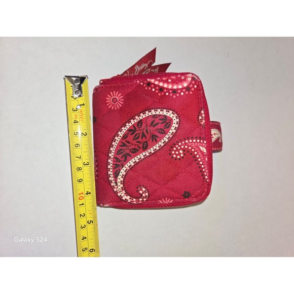 Vera Bradley Small Wallet Petite Red Bandana Paisley Pattern mint condition. - Picture 6 of 7